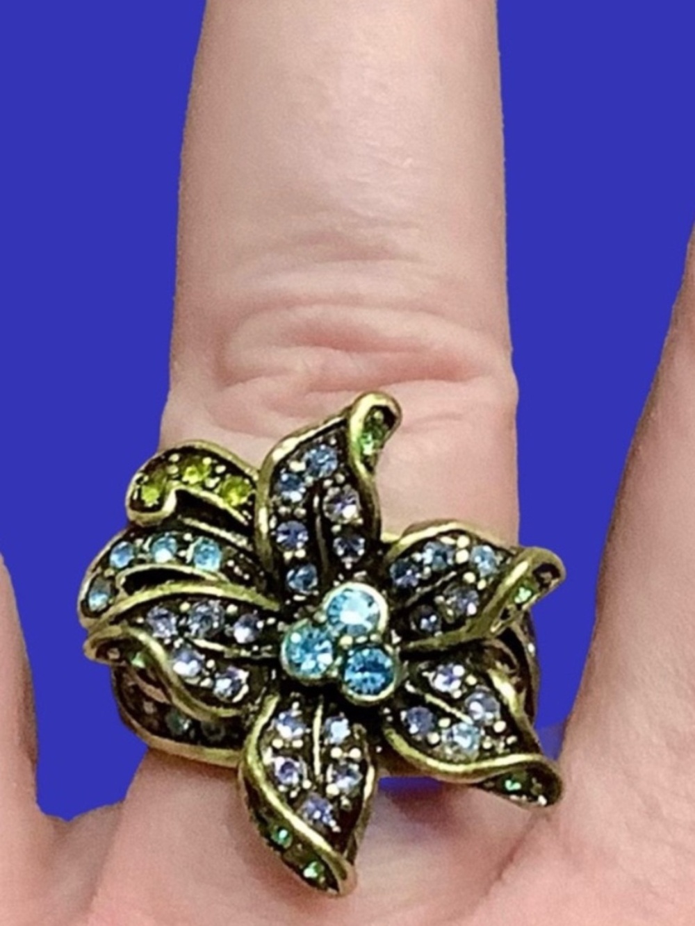 Ring- Heidi Daus multicolored Swarovski Crystal floral ring. Sz 6. Signed. NWOT